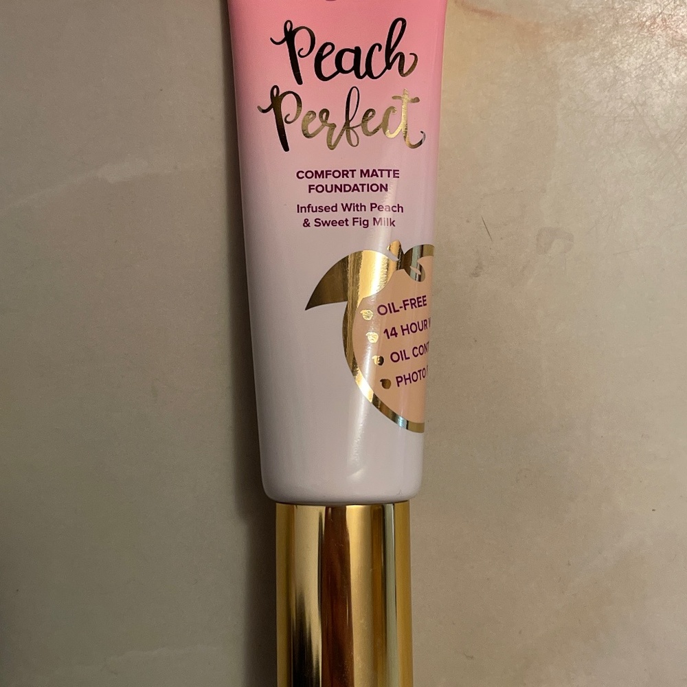 Too Faced perfect peach comfort matte foundation